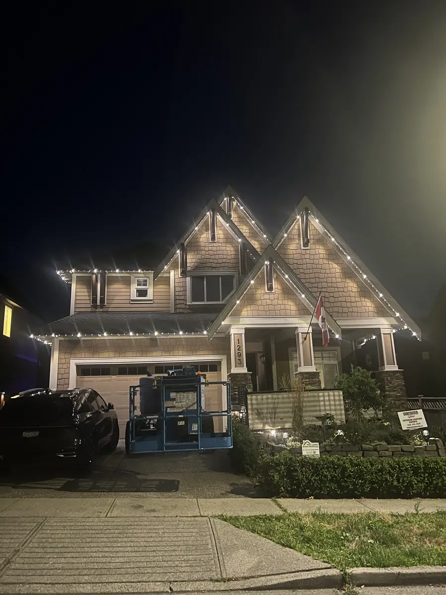 West Coast craftsman home with warm white permanent LED roofline lighting installed by Vancouver Glow